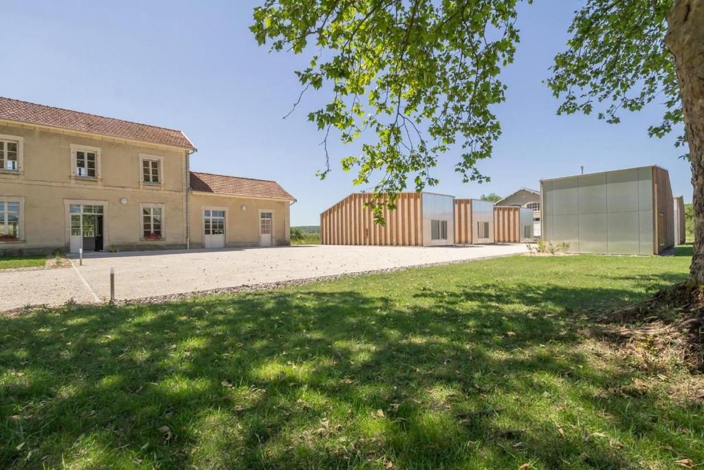 Το κτήριο όπου στεγάζεται  η παραθεριστική κατοικία