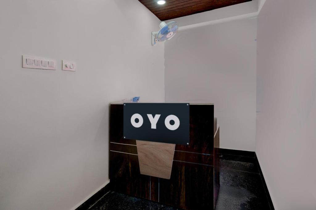a sign that says oxo on the side of a wall at Hotel O De' BVL Grand in Hyderabad