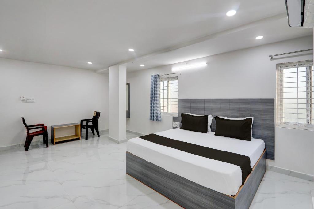 a bedroom with a large bed in a room at HOTEL O MURARI in Karīmnagar