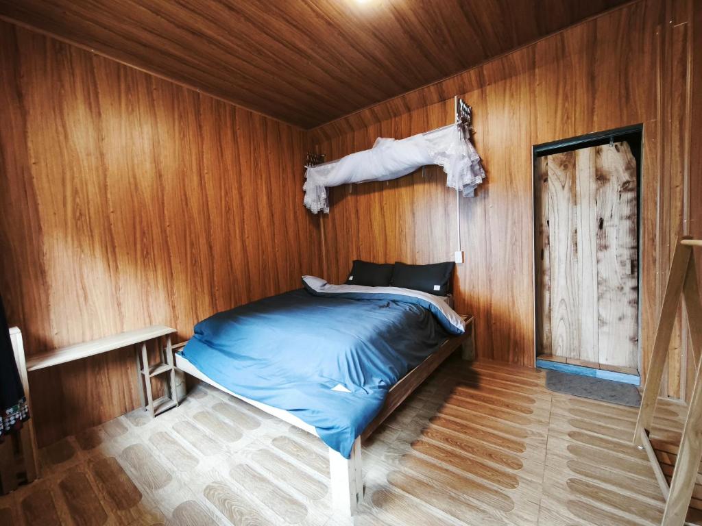 a bedroom with a bed with a horse head on the wall at Hagiang Joy's retreat 