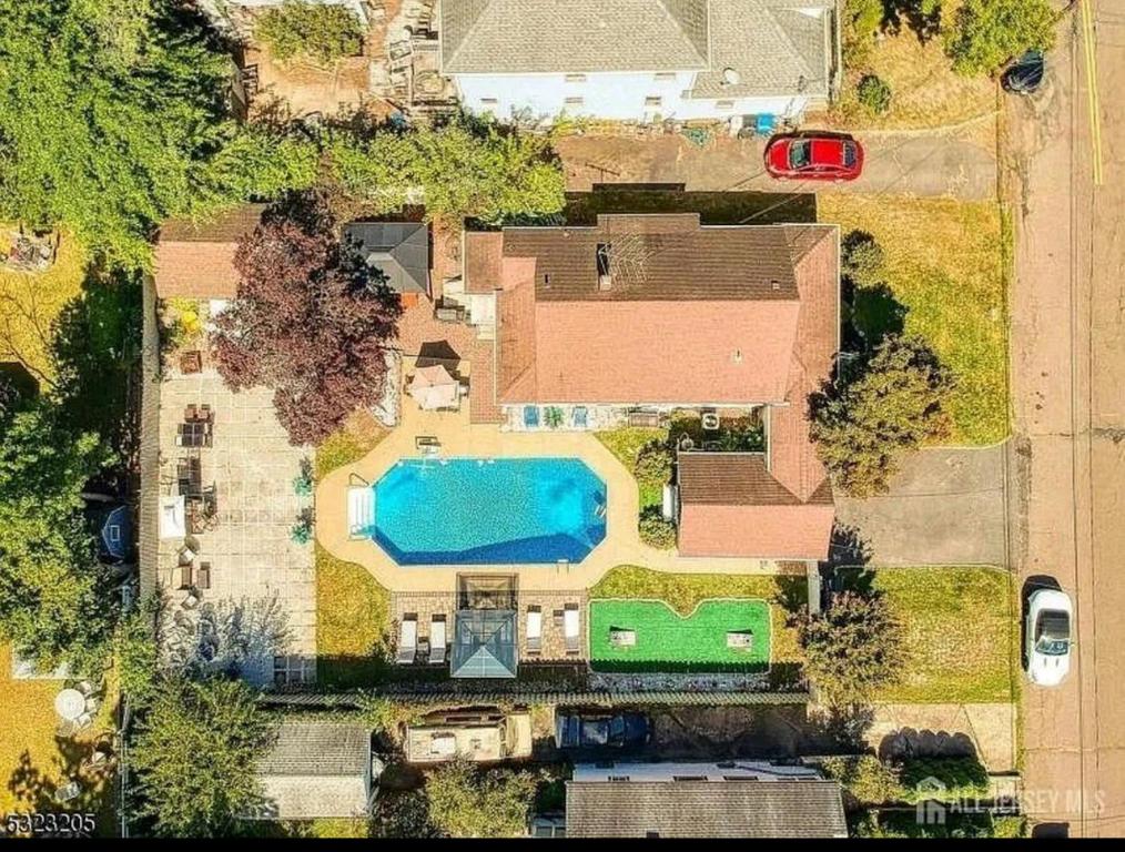 an aerial view of a house with a swimming pool at Jersey Oasis in Hazelton