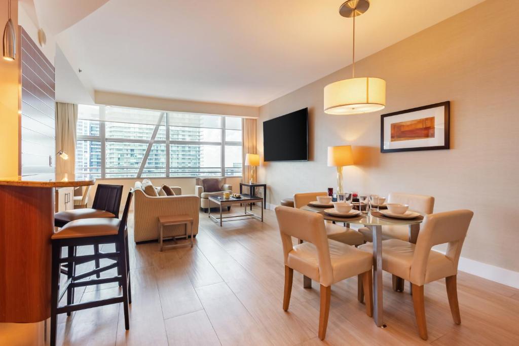 Μια τηλεόραση ή/και κέντρο ψυχαγωγίας στο Brickell 32th Floor AKA by Palermo Home Miami