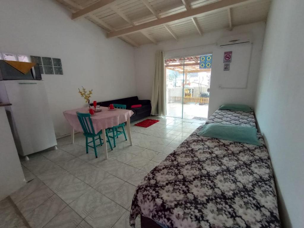 a room with a bed and a table in it at Residencial Garcia Diárias Econômicas in Florianópolis