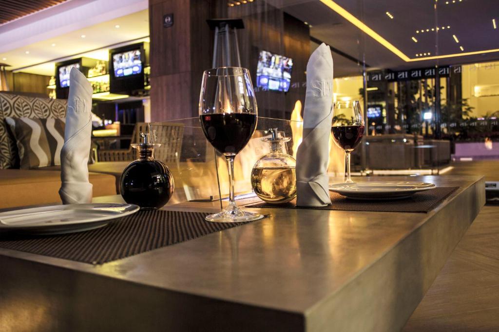 Nápoje v ubytování HS HOTSSON Hotel Leon