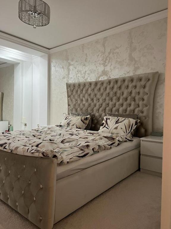 Ένα ή περισσότερα κρεβάτια σε δωμάτιο στο Greys Apartment