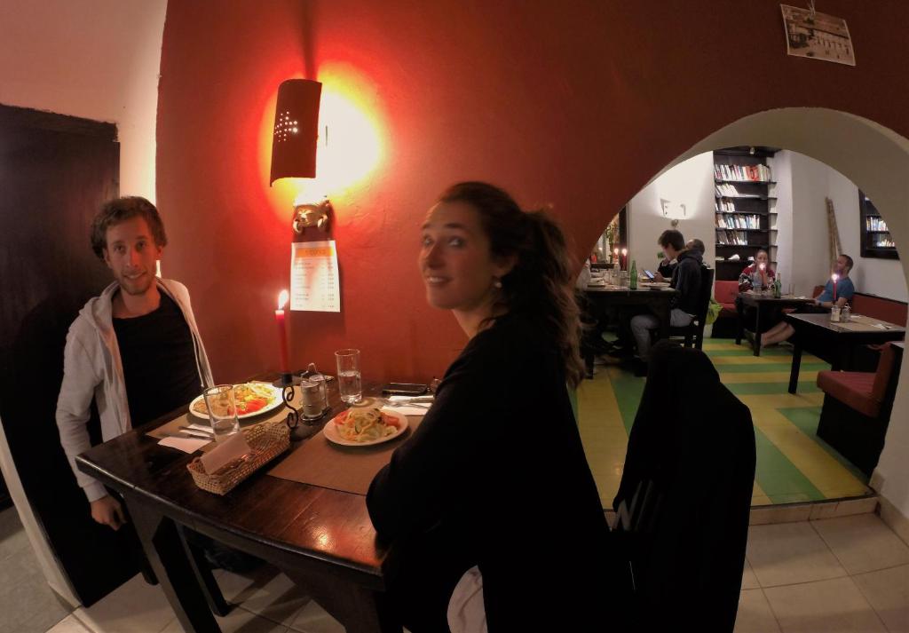 Jídlo v hostelu nebo okolí