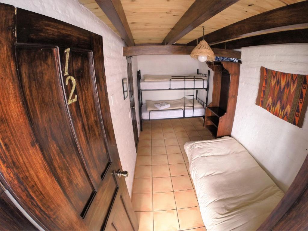 Postel nebo postele na pokoji v ubytování Hostal L'Auberge Inn