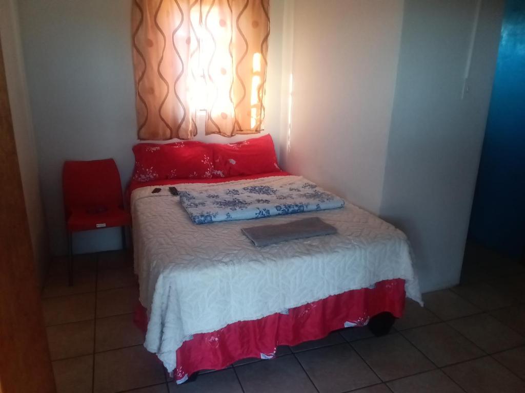 Una cama o camas en una habitación de Diamond lodge