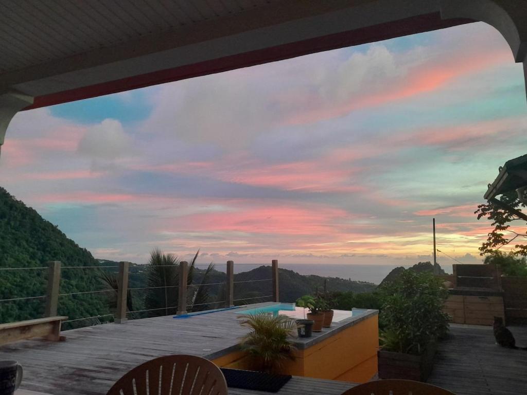 Φωτογραφία από το άλμπουμ του Maison atypique avec vue unique σε Λε Καρμπέ