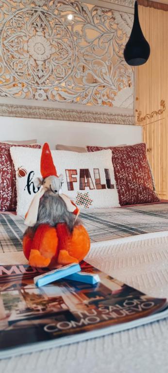 a gnome sitting on top of a bed at Estudio Jazmín in Nerja