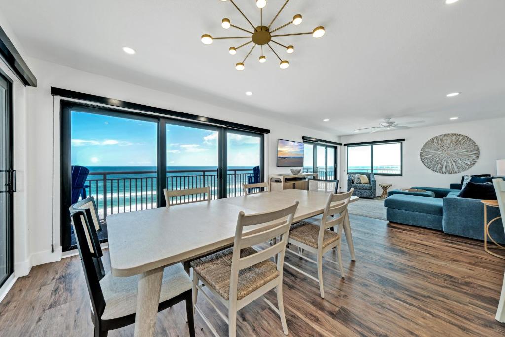 Direct oceanfront corner penthouse with huge wrap-around balcony ... - Oceanfront Penthouse Condos With Direct Elevator Access And Ocean Views And Pool