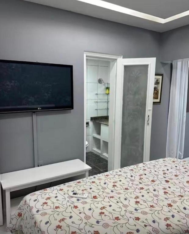 Ένα ή περισσότερα κρεβάτια σε δωμάτιο στο Aproveite Salvador, na melhor localização