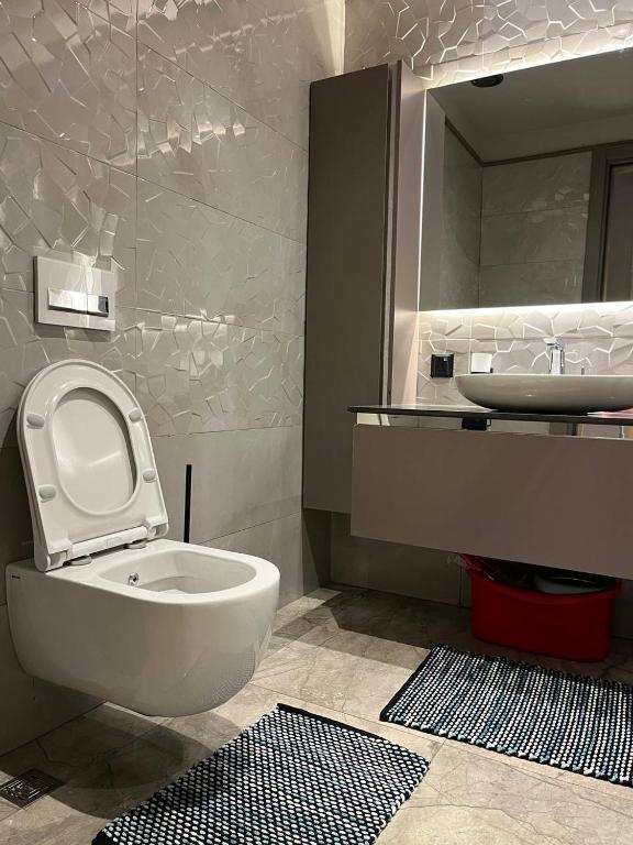 The Diamond In City Luxury Suites By ZENORA Living photo