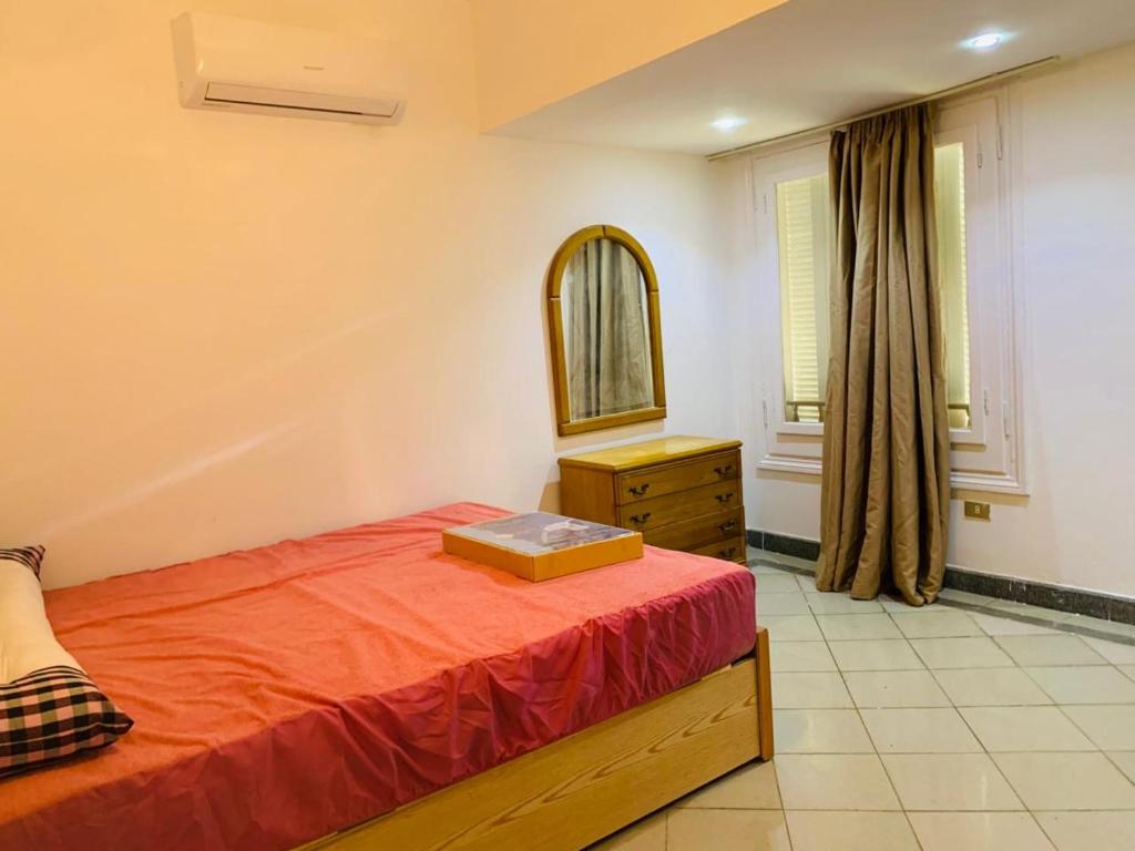 Voodi või voodid majutusasutuse فيلا 53 في قريه جرين بيتش حمام سباحه خاص و اربع غرف تشطيب لوكس فرش مودرن toas