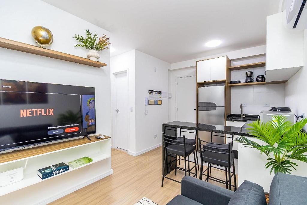 Kuchyň nebo kuchyňský kout v ubytování Apartamento de 2q em Prédio com Piscina - IBI0701