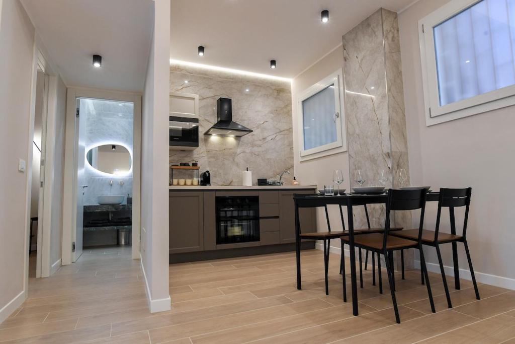 a kitchen with a table and chairs in a room at Casetta 48 in Lido di Ostia