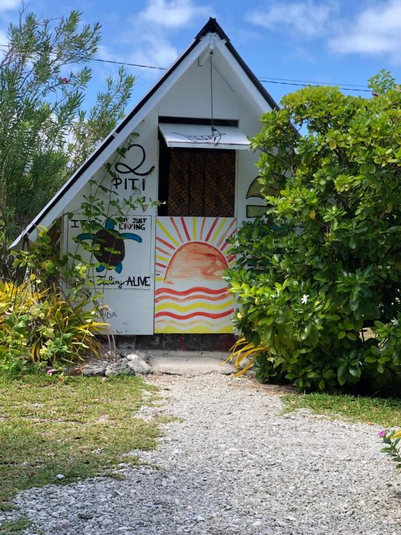 a house with a painting on the side of it at Fare Pū Tea in Rotoava