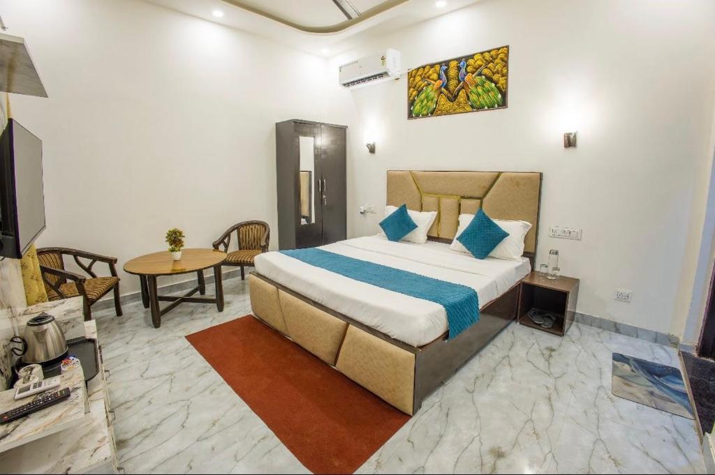 Postel nebo postele na pokoji v ubytování Corbett Jungle Breeze