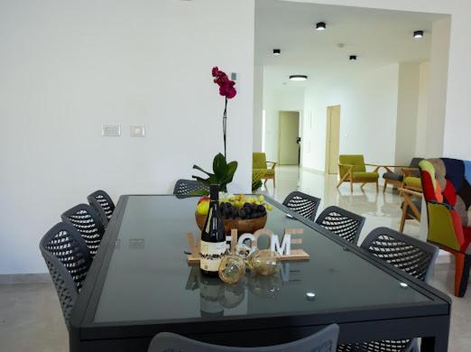 a black table with a vase with a flower on it at Vista royal golan in Ein Kinya