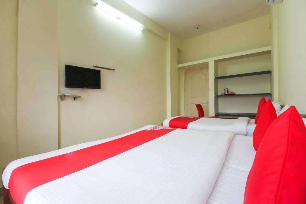 Ένα ή περισσότερα κρεβάτια σε δωμάτιο στο Hotel O Royal Residency