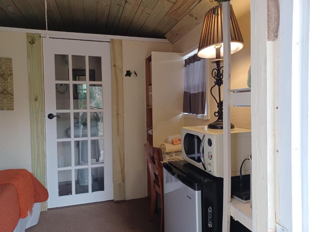 Kuchyň nebo kuchyňský kout v ubytování Selah Rest Stop