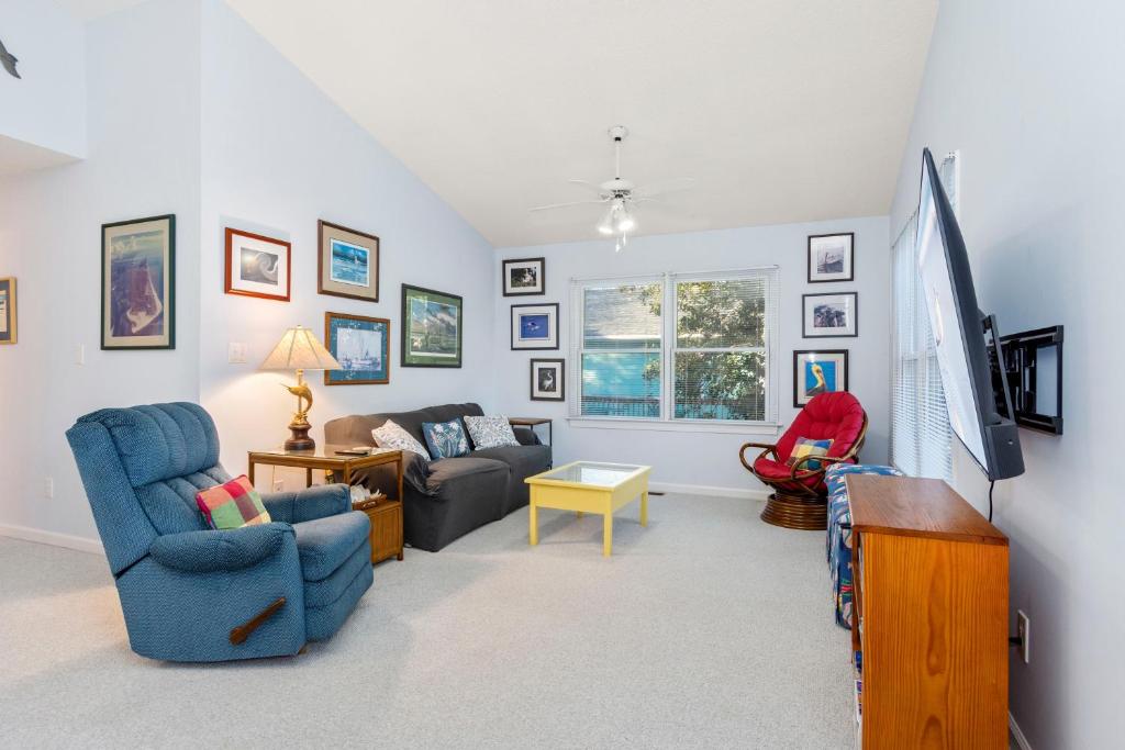 a living room with a couch and a tv at Bluetiful Days in Bogue