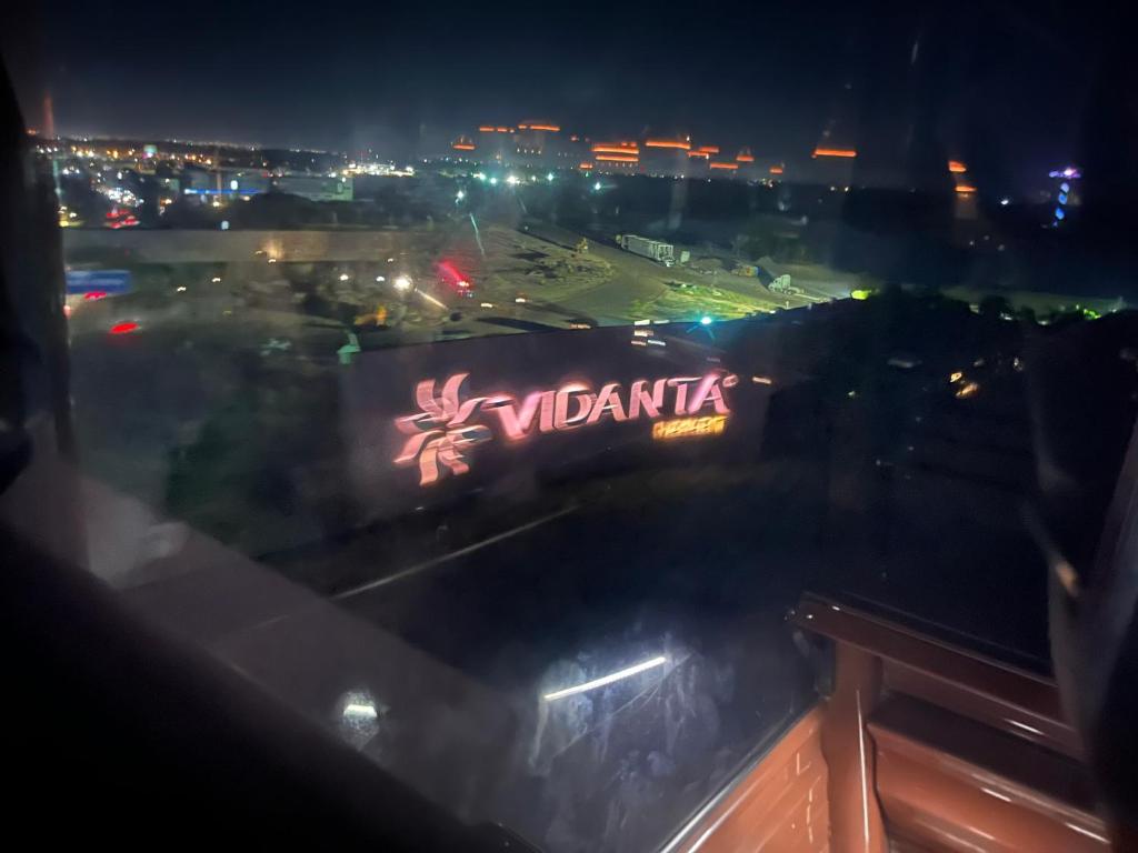 ヌエボ・バジャルタにあるNuevo Vallartaの市街のスイミングプールの夜景