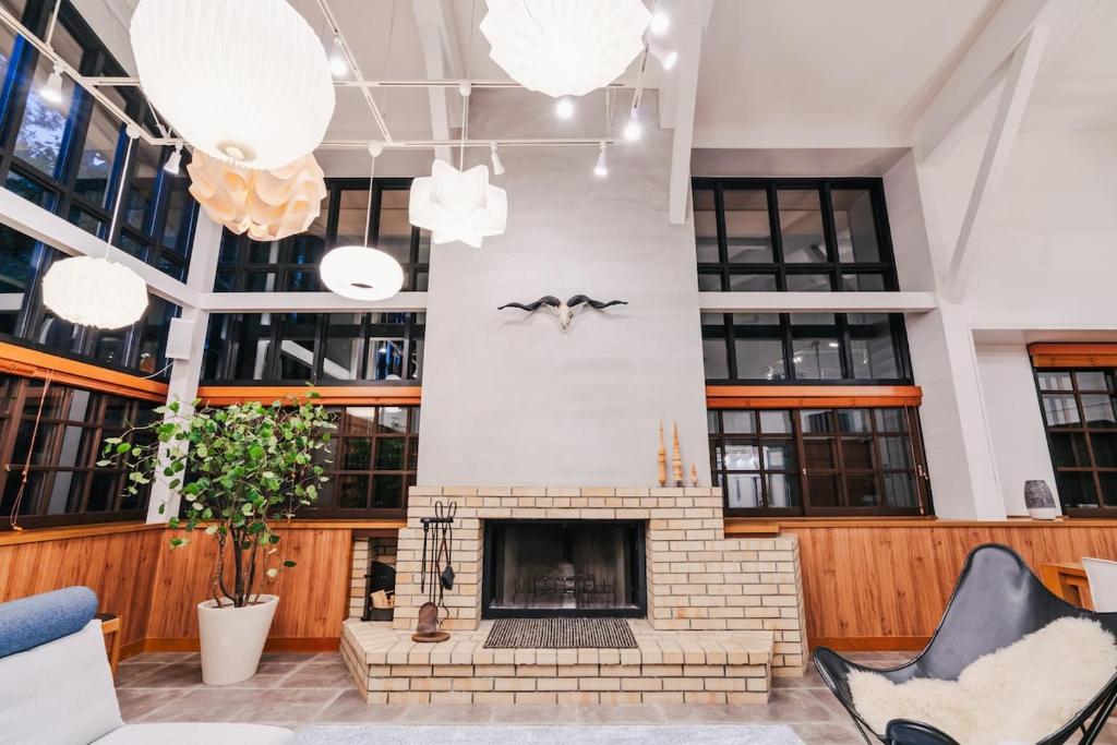 a living room with a fireplace and a fire place at Fujisan Lodge En in Fujikawaguchiko