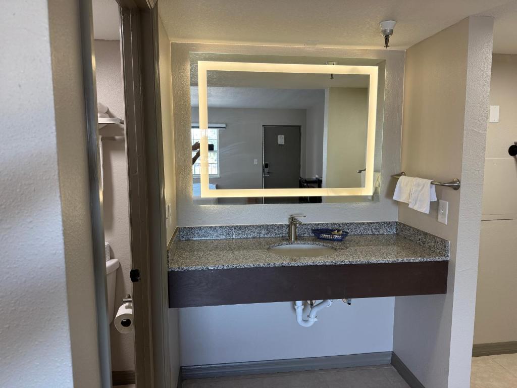 Imagine din galeria proprietății Travelodge by Wyndham Venice în Venice