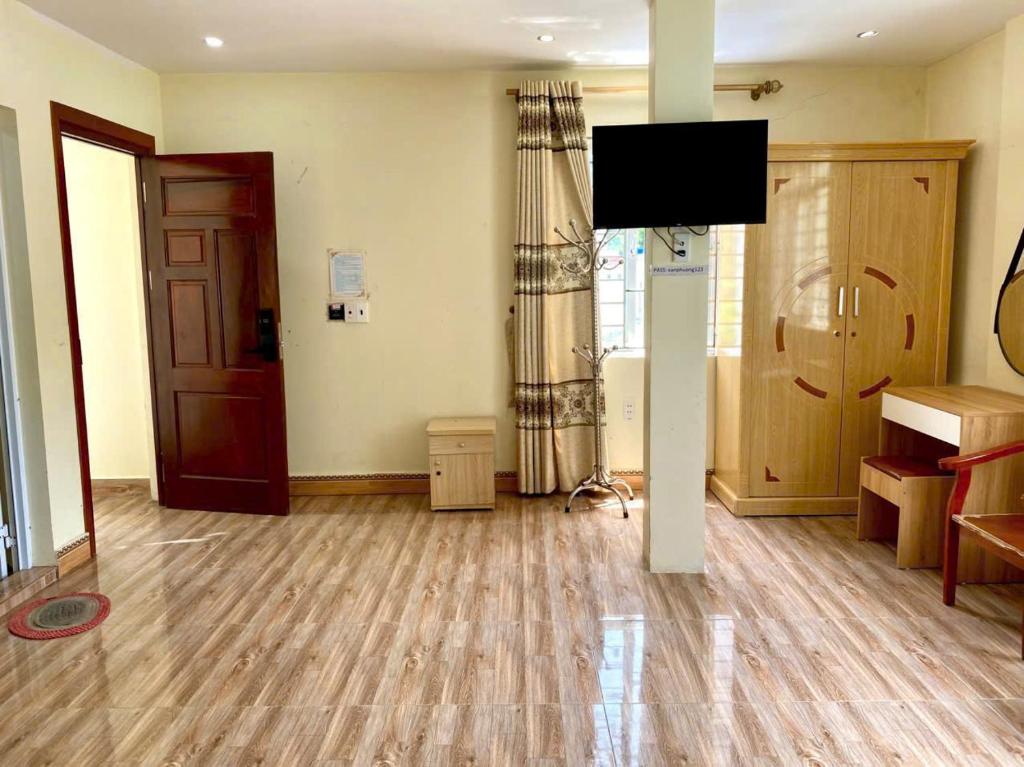 Μια τηλεόραση ή/και κέντρο ψυχαγωγίας στο Văn Phượng Hostel