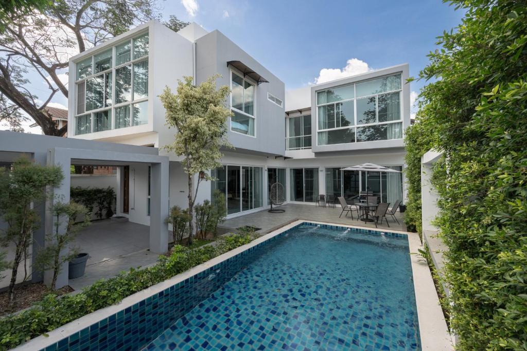 Bazén v ubytování Private Pool Villa 6 Bedroom - La Vista Pool Villa nebo v jeho okolí