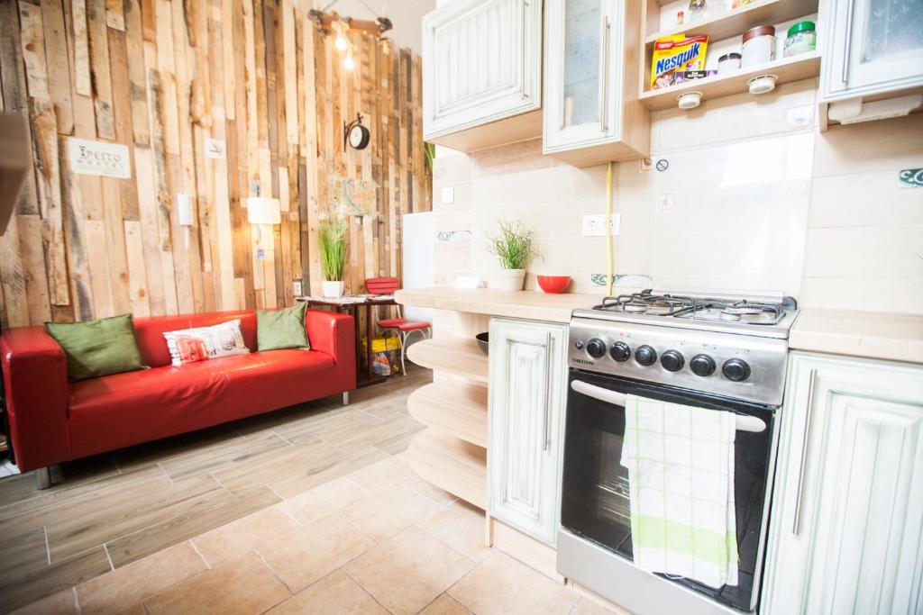 Kuchyň nebo kuchyňský kout v ubytování Pesto Hostel
