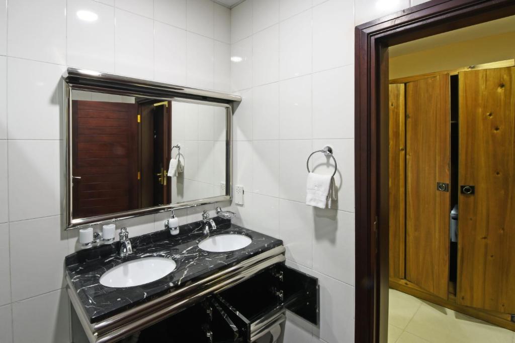 Imperial Golf View Hotel tesisinde bir banyo