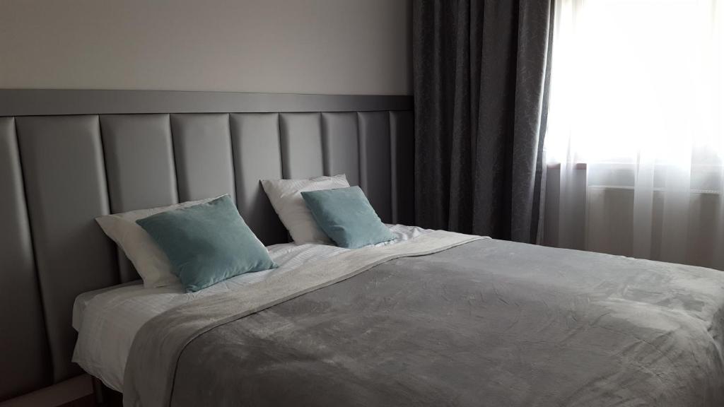 Posteľ alebo postele v izbe v ubytovaní Lake Apartment