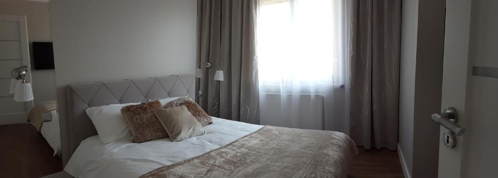 Posteľ alebo postele v izbe v ubytovaní Lake Apartment