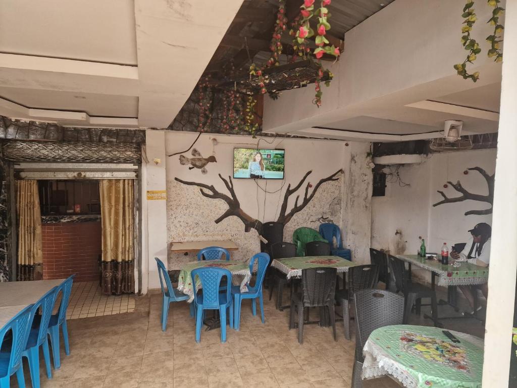 TV a/nebo společenská místnost v ubytování Complexe la samaritaine 2