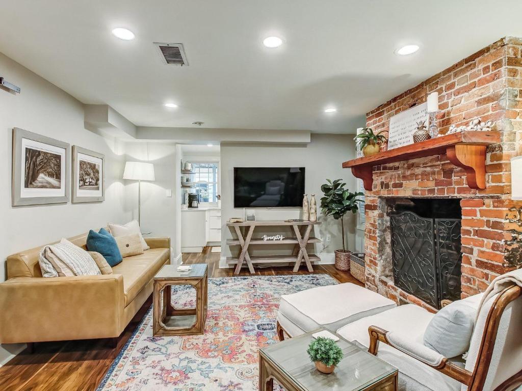 TV a/nebo společenská místnost v ubytování Serenity on Jones