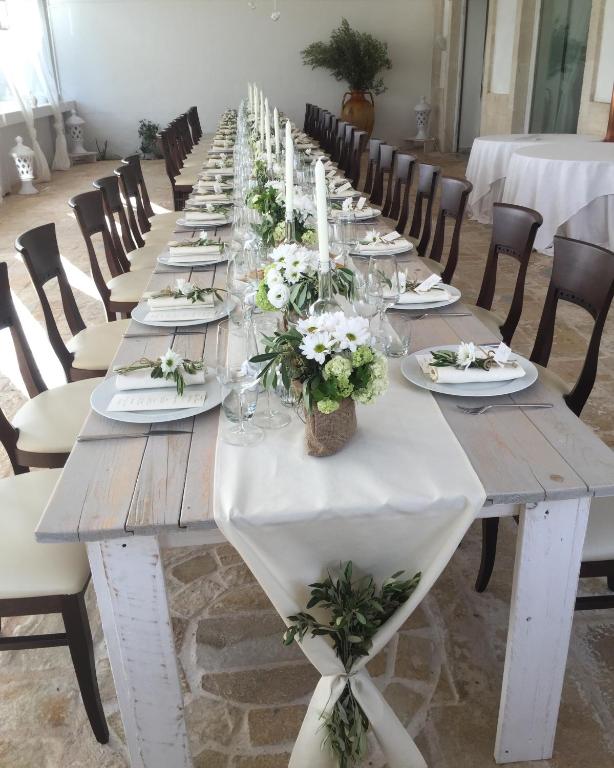 Restauracja lub miejsce do jedzenia w obiekcie Casale del Murgese Country Resort