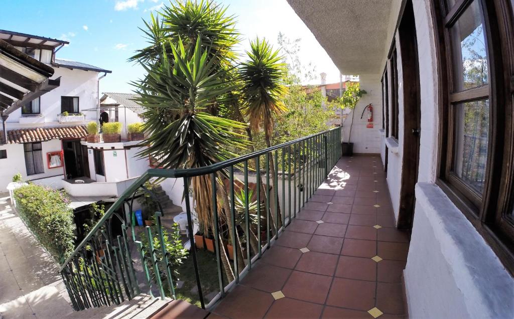 Balkón nebo terasa v ubytování Hostal L'Auberge Inn
