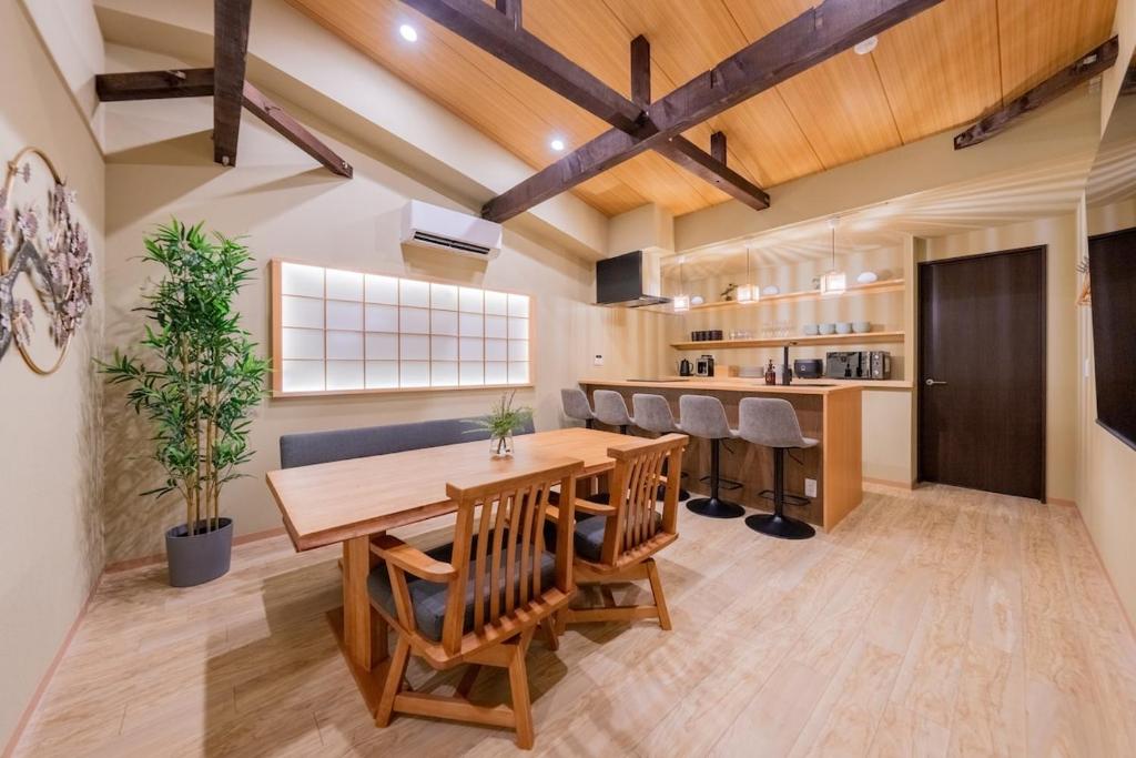EHJUSO En 下町風情の残る商店街沿いのお部屋 京都や新大阪駅へ近い 8ベッド 2バスルーム 2トイレ