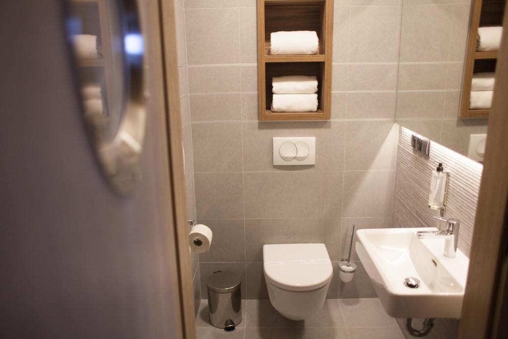 Kúpeľňa v ubytovaní Piwnica Rycerska Kęty