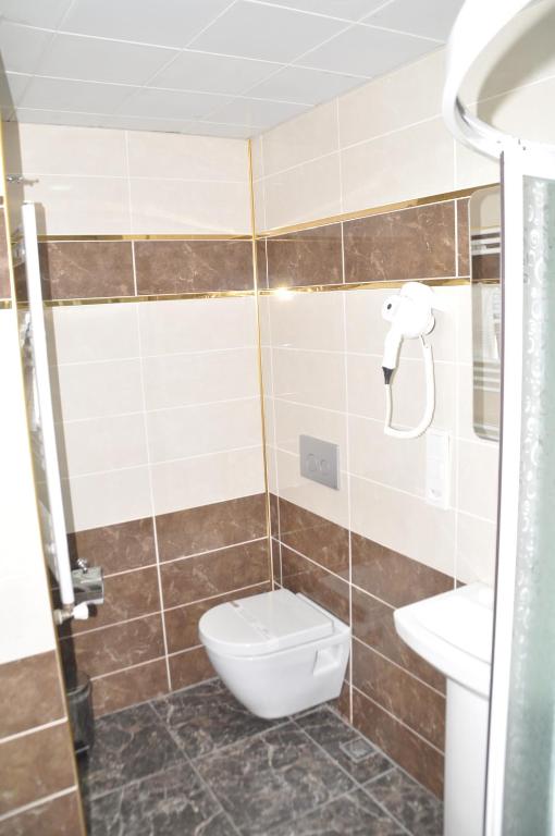 Koupelna v ubytování Grand Sera Hotel