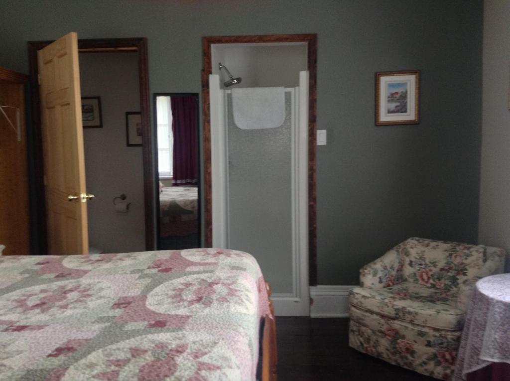 Una cama o camas en una habitación de Gil Ann