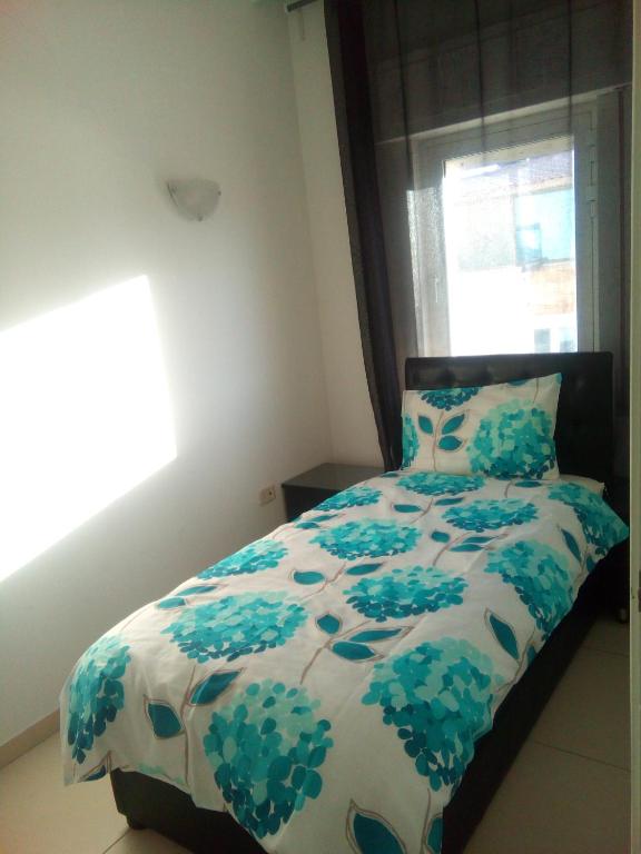 The Place Apartments - Small Two Bedroom Apartment With Balcony