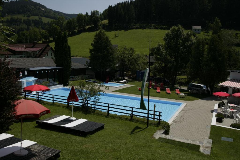Bazén v ubytování Pension Schweiger nebo v jeho okolí