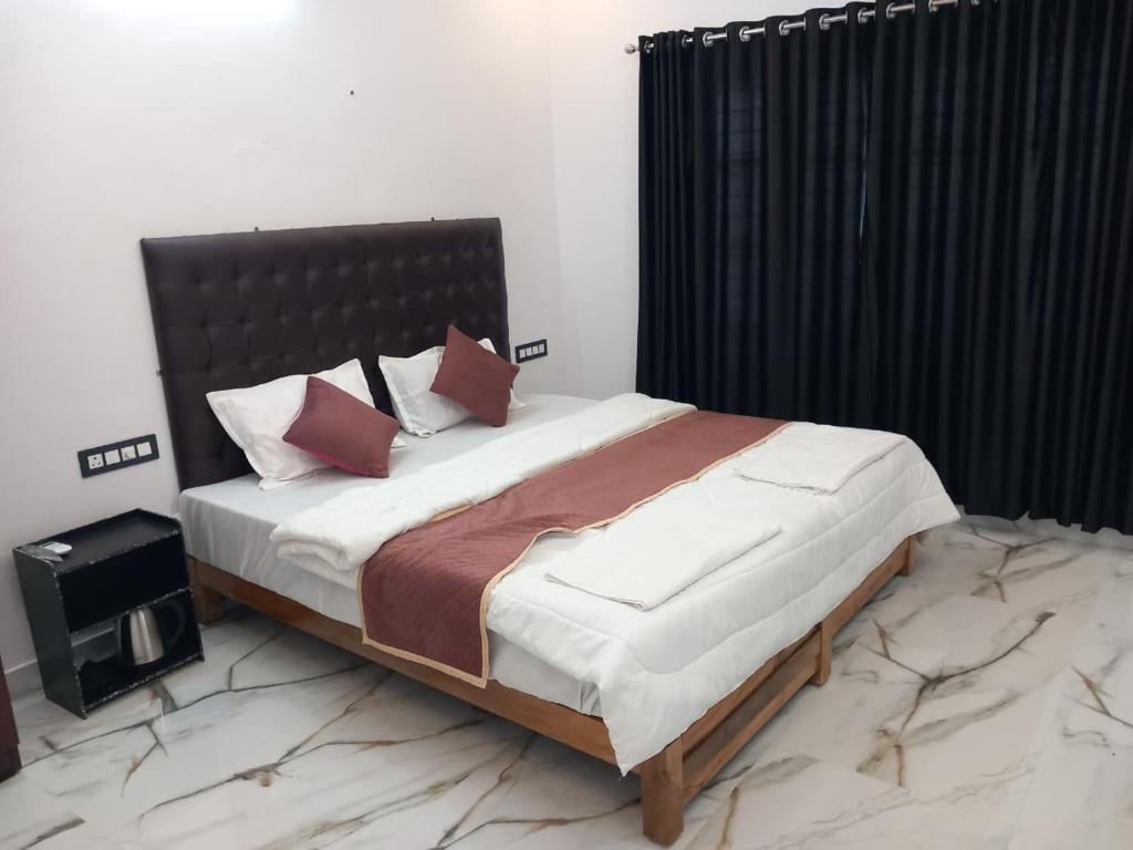 Un pat sau paturi într-o cameră la Bluemarlin Nest