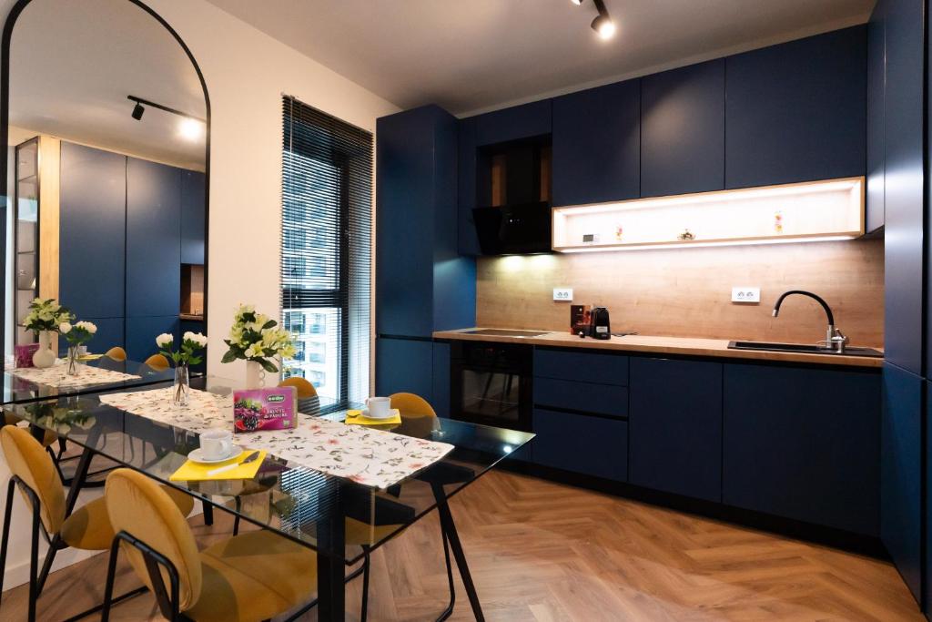 Soni Exclusive Apartments 336 Plaza with Private Parking & Self Check ... - Apartment Suite With Private Parking