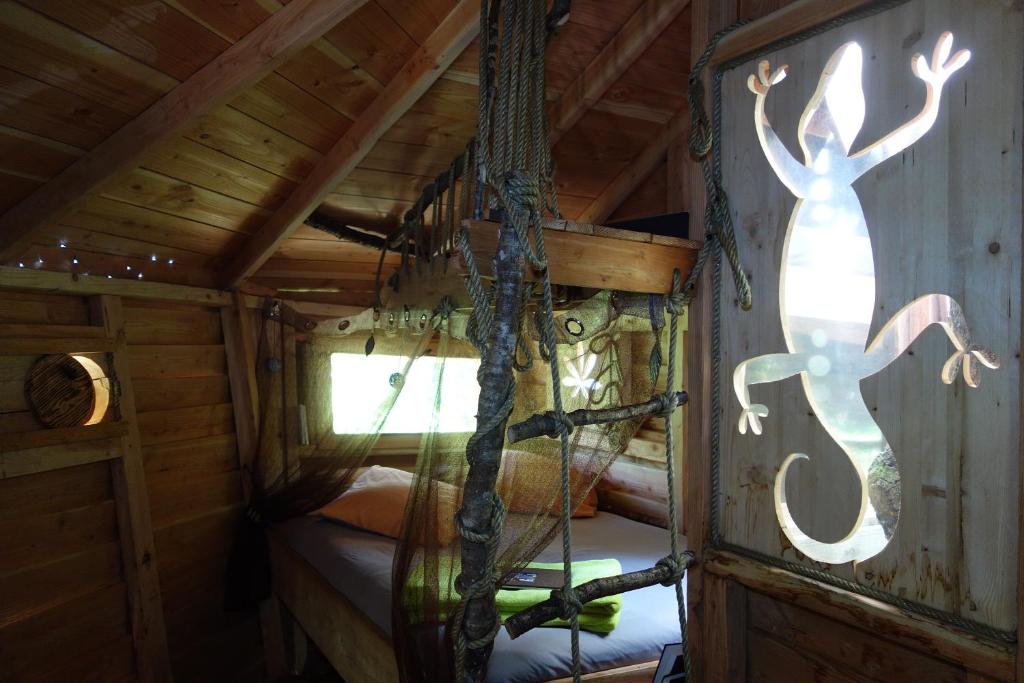 Postel nebo postele na pokoji v ubytování Les Cabanes De Pyrene