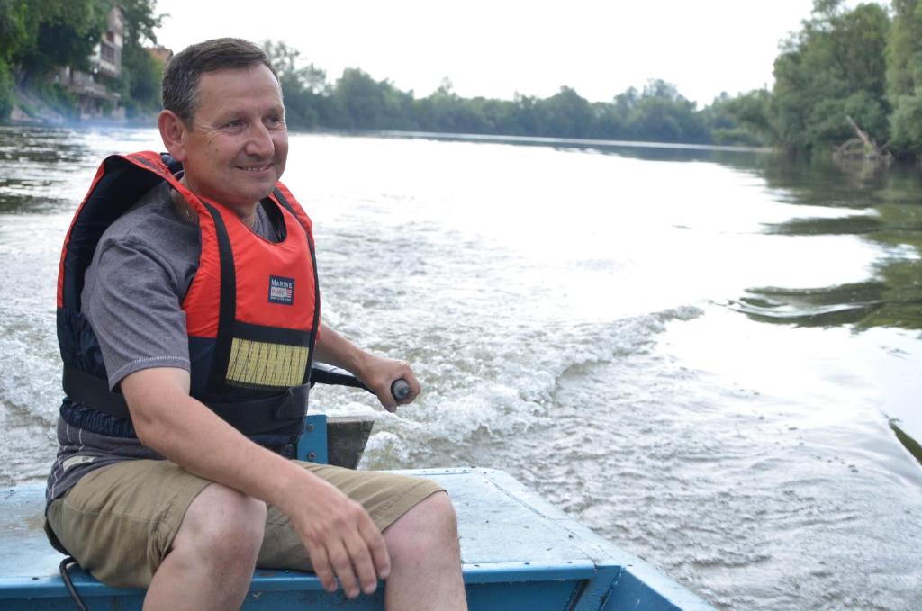 Výhled na řeku, která protéká v blízkosti prázdninového domu
