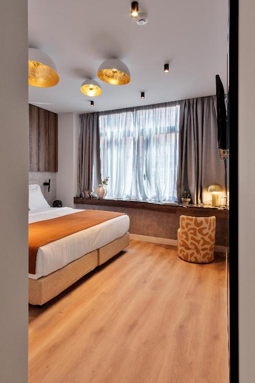 
Premium Room with Street View
